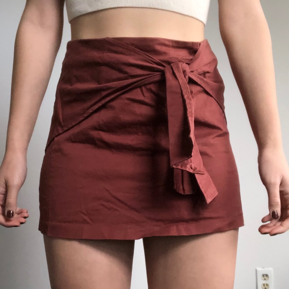 UO BURGANDY TIE FRONT MINI SKIRT